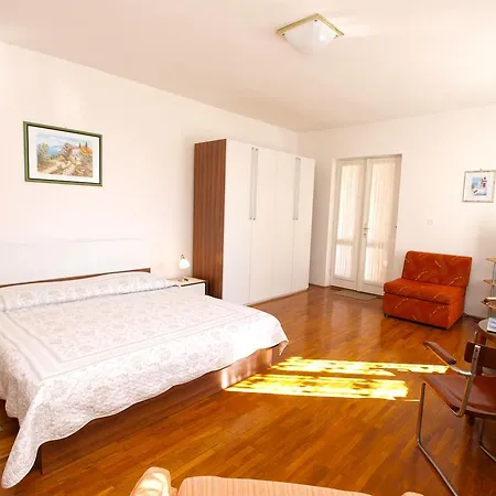 Apartment 981 Rabac