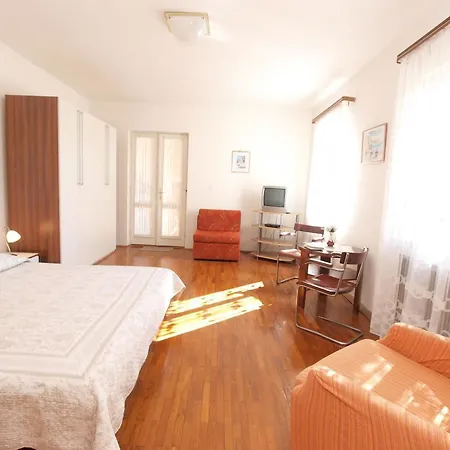Apartment 981